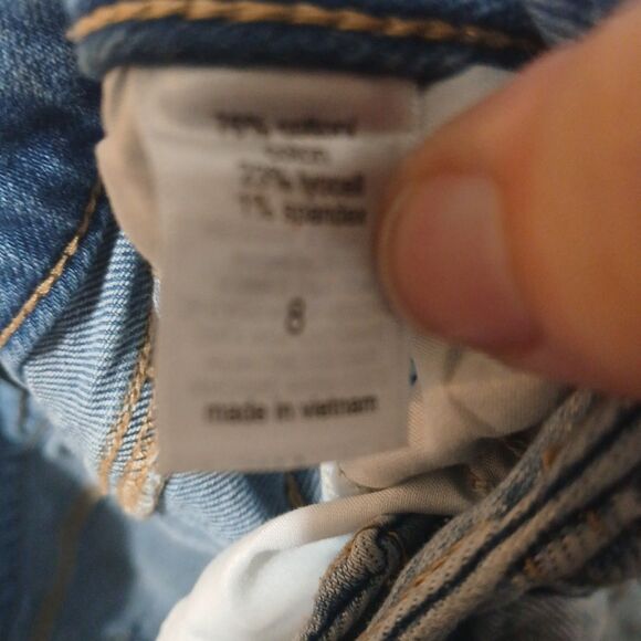 Maurices Edgely relaxed Boyfriend Denim Shorts distressed Size 8 - Picture 10 of 11